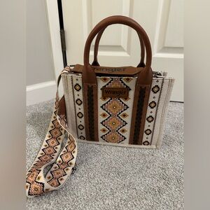 Wrangle cross body purse